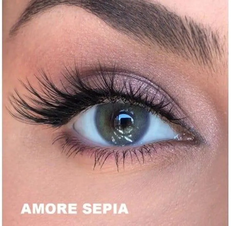En iyi renkli lens markası